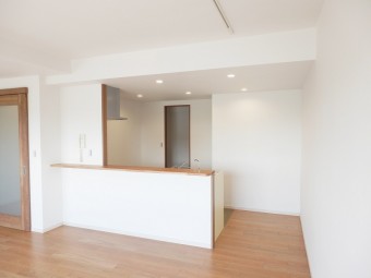 間仕切りを撤去して広々としたリビング・ダイニングに